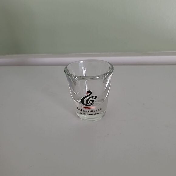 Leeds Castle Shot Glass - Picture 1 of 4